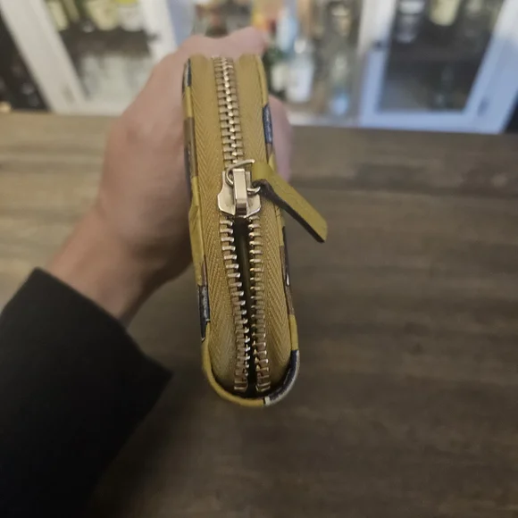 Gucci Shanghai Heartbeat Wallet - Picture 5 of 8